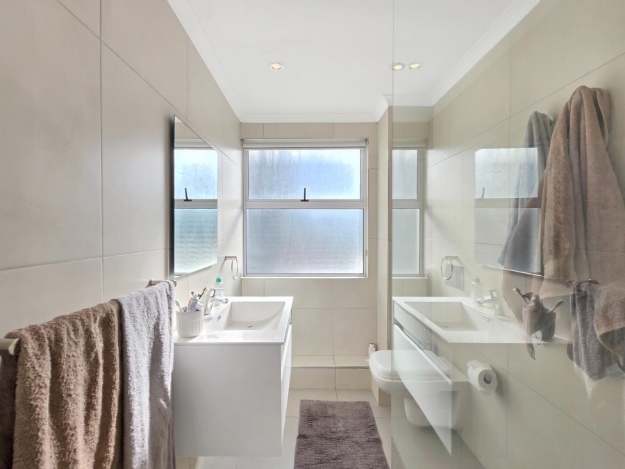 3 Bedroom Property for Sale in Sea Point Western Cape